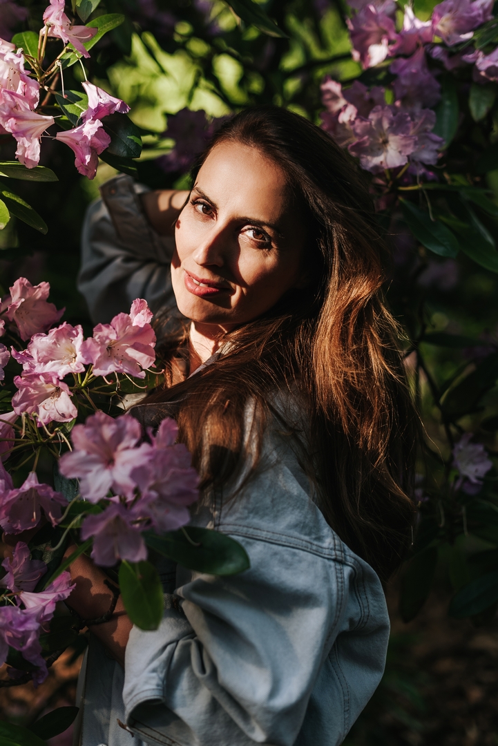 fotograf koszalin light scene sesja kobieca wiosna kwiaty natalia