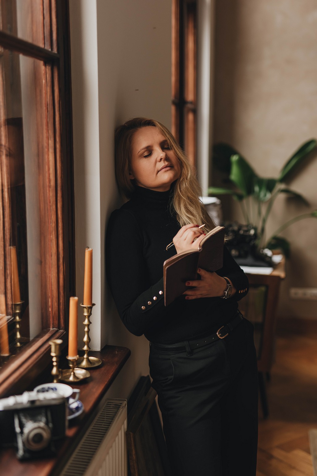 Sesja kobieca z charakterem, fotograf koszalin, jazz, gitara i czarna kawa