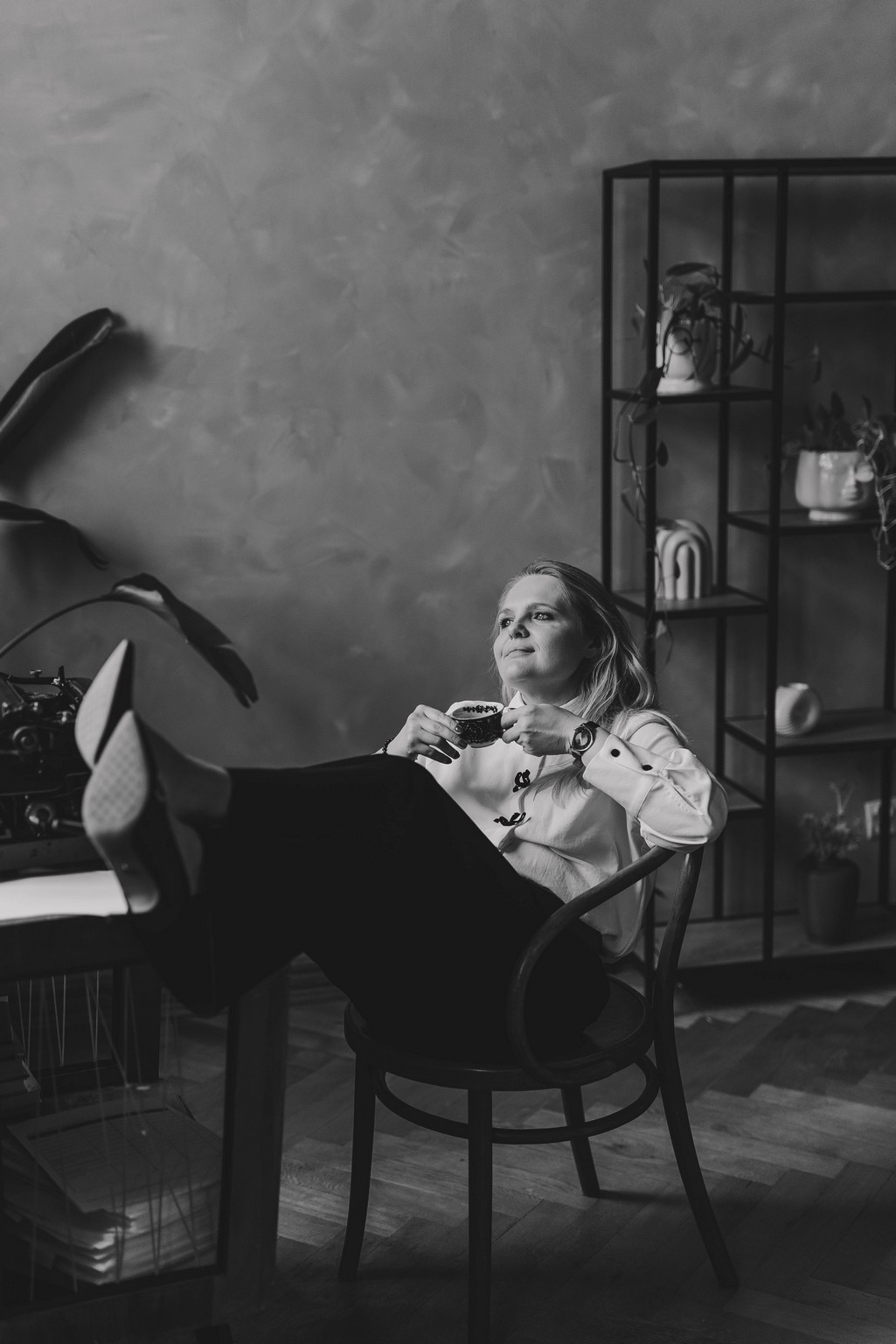 Sesja kobieca z charakterem, fotograf koszalin, jazz, gitara i czarna kawa