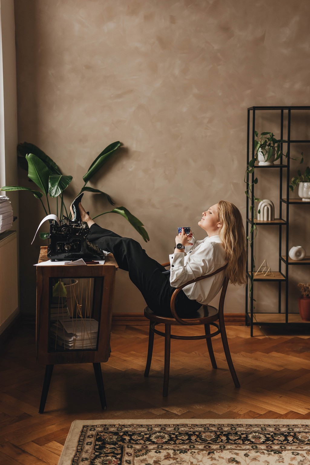 Sesja kobieca z charakterem, fotograf koszalin, jazz, gitara i czarna kawa