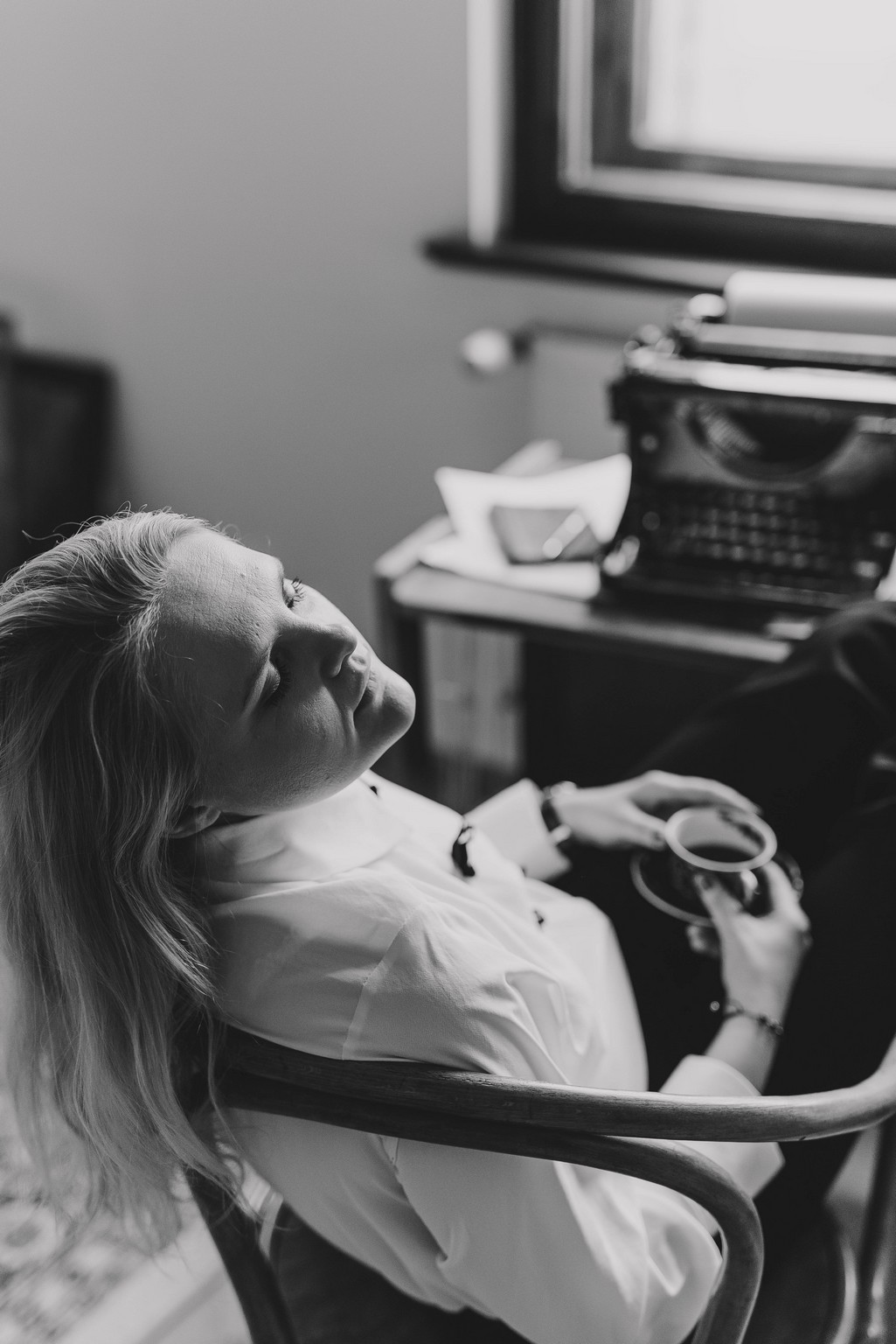 Sesja kobieca z charakterem, fotograf koszalin, jazz, gitara i czarna kawa