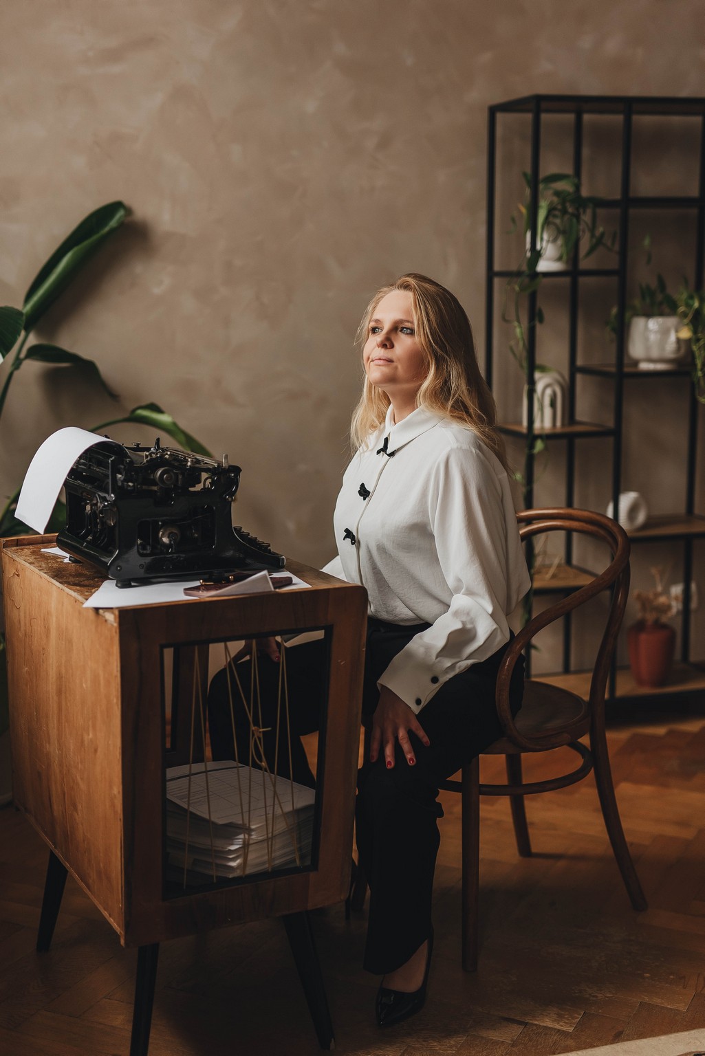 Sesja kobieca z charakterem, fotograf koszalin, jazz, gitara i czarna kawa