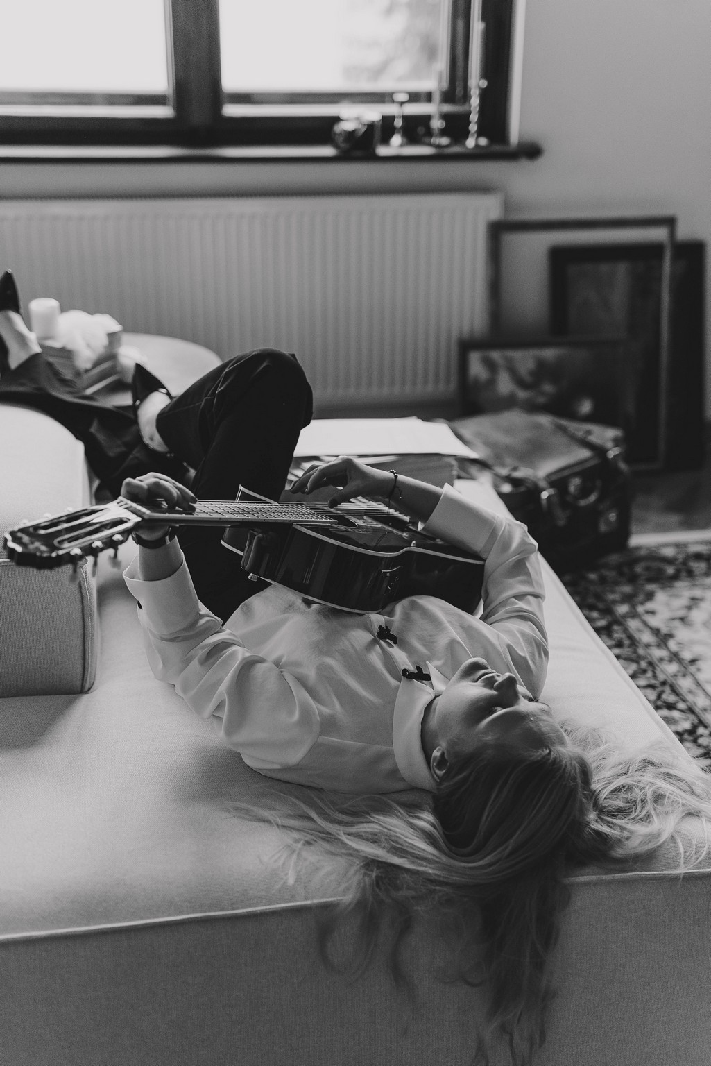Sesja kobieca z charakterem, fotograf koszalin, jazz, gitara i czarna kawa