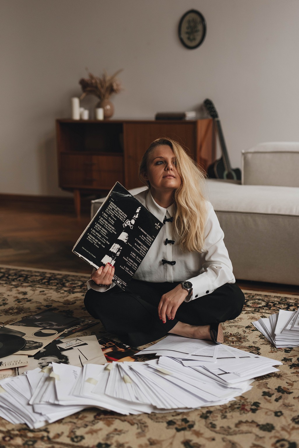 Sesja kobieca z charakterem, fotograf koszalin, jazz, gitara i czarna kawa