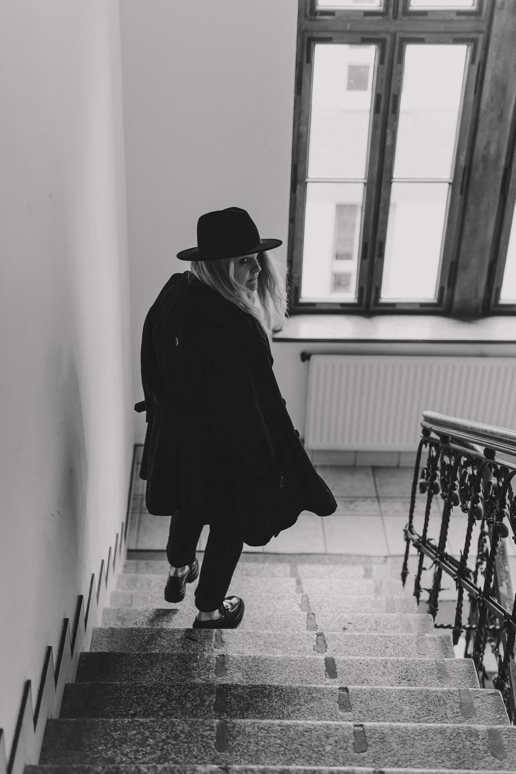 Sesja kobieca z charakterem, fotograf koszalin, jazz, gitara i czarna kawa
