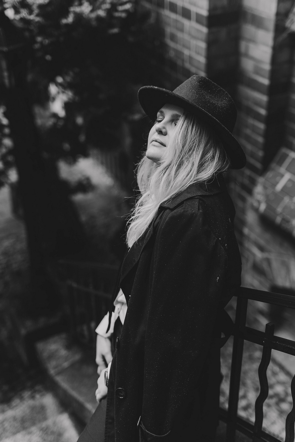 Sesja kobieca z charakterem, fotograf koszalin, jazz, gitara i czarna kawa